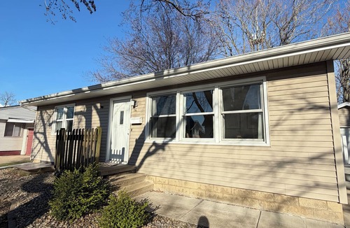Normal House | Spacious 4 BR Home-1/2 block CEFCU Arena, Illinois State University