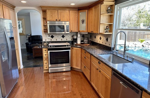 Nut Tree House | Spacious 4 BR Home, with Fireplace, Wet Bar, Pool, & indoor Jacuzzi tub.