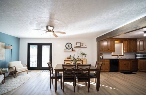 Sugarcreek House | Spacious 4-BR Retreat in Ohio's Mini Switzerland