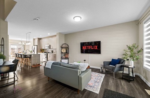 North Central Edmonton House | Spacious 4 BR | Steps to Stadium & Rogers | Garage