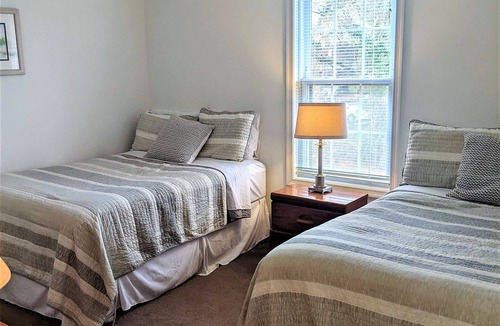 Eastport House | Spacious 4 BR with first FL. BR in Eastport is close to everything! AND PARKING!