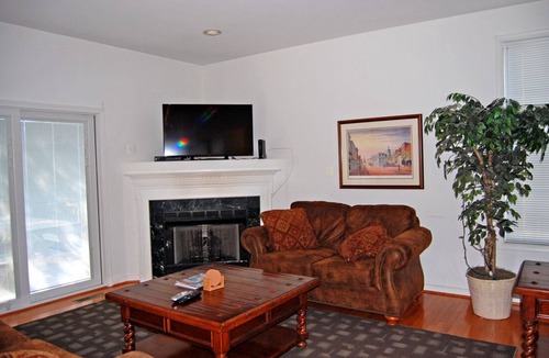 Eastport House | Spacious 4 BR with first FL. BR in Eastport is close to everything! AND PARKING!