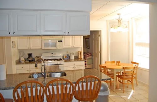 Eastport House | Spacious 4 BR with first FL. BR in Eastport is close to everything! AND PARKING!