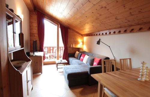 Les Carroz-d'Araches Apartment | Spacious 4-room apartment well equipped with Wi-Fi and parking, at the foot of the ski bus