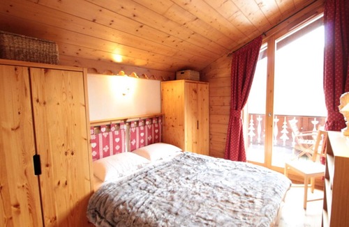 Les Carroz-d'Araches Apartment | Spacious 4-room apartment well equipped with Wi-Fi and parking, at the foot of the ski bus