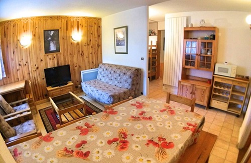 Les Claux Apartment | Spacious 4-Room Apartment, Mountainside, Sleeps 8, Near Vars Les Claux Center & Slopes