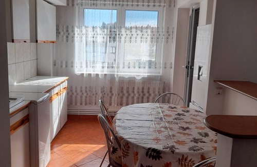 Pitesti Apartment | Spacious 4 rooms downtown apartment in Pitesti