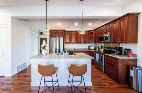 Matthews Beach House | Spacious 4b2b house/Partial lake views/Backyard
