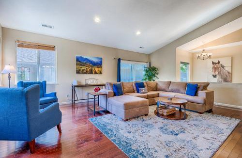 Sonoma House | Spacious 4BD 3BA with hot tub, fire pit, and wraparound deck