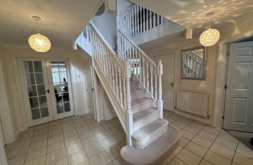 Rufford House | Spacious 4BD House with Character in Coventry