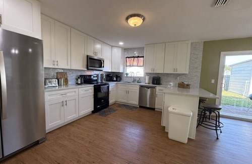 Memphis House | Spacious 4BR 2BA BBQ Mini Putt Backyard Sleep 10