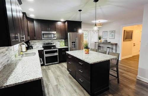 Ocean View Cottage | Spacious 4BR/3BA Cottage near Ocean & Pool, Perfect for Family Getaways!