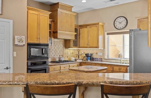 Greenacres House | Spacious 4BR 3BA Home KING Suite Pool Sleeps 8