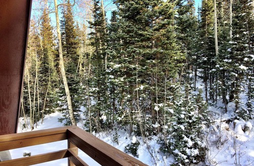 Brian Head Cabin | Spacious 4BR, 4BA + 2min from Skiing, HotTub, Cable+Theater, Wifi