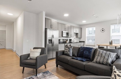 East Walnut HIlls Apartment | Spacious 4BR 4BA, Downtown Cincinnati