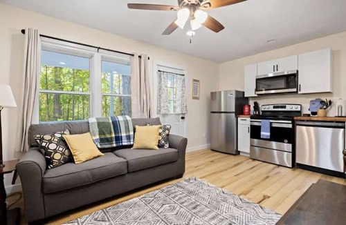Hendersonville House | Spacious 4BR Compound w 2 Cottages Near Trails