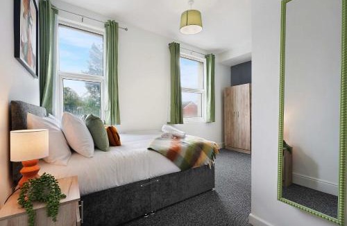 Darlington Apartment | Spacious 4BR Darlington Sleeps 8 by Stay with us