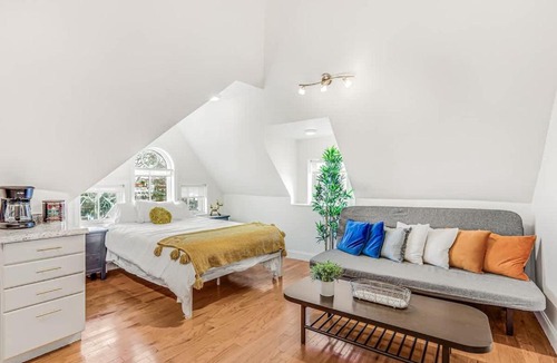 Asbury Park Apartment | Spacious 4BR Duplex - 5 Blks 2 Beach - Badges Incl
