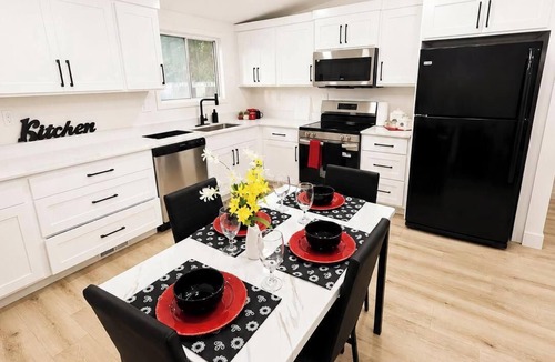 Sandy House | Spacious 4BR Duplex-Sleeps 8 Near Alta & SLC