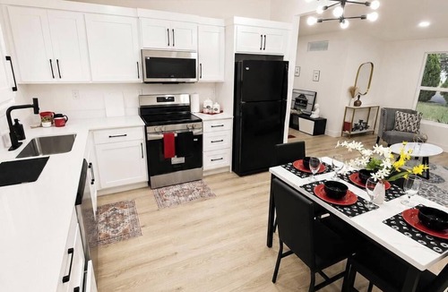 Sandy House | Spacious 4BR Duplex-Sleeps 8 Near Alta & SLC