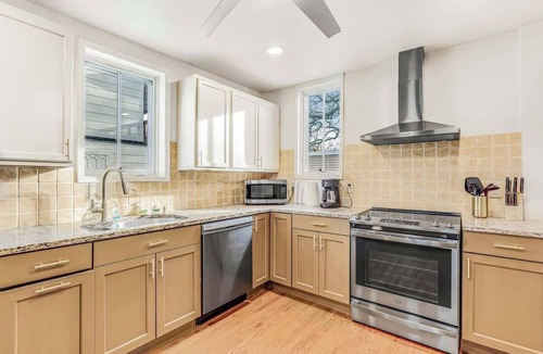 Asbury Park Apartment | Spacious 4BR Duplex · 5 Blks 2 Beach · Badges Incl