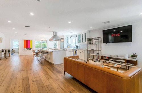 Mar Vista House | Spacious 4BR | Games | Workspace | Outdoor Fun