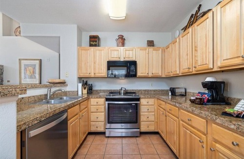 Mountain House Condo | Spacious 4BR Gateway Lodge near MTN House Base w/indoor pool, hot tub & views!