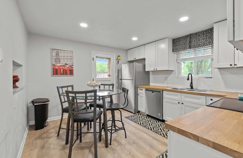 Pittsburgh Apartment | Spacious 4BR Home-Big Yard, Huge Driveway