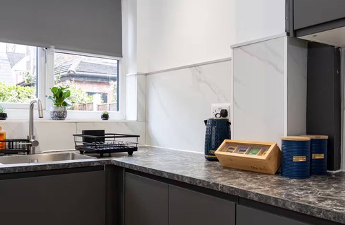 Chorlton-cum-Hardy House | Spacious 4BR Home | Contractor & Family Stays | Prime Manchester Location