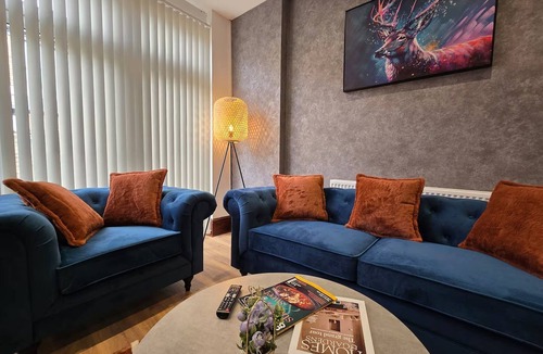 Chorlton-cum-Hardy House | Spacious 4BR Home | Contractor & Family Stays | Prime Manchester Location