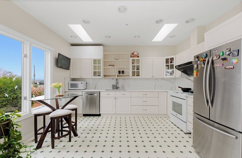 West Point Grey House | Spacious 4BR Home MAJOR INTERNATIONAL SPORTING EVENT & Family Near UBC
