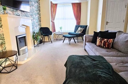 Middlewich House | Spacious 4BR Home | Ideal for Contractors & Business Stays