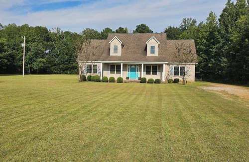 Becker House | Spacious 4BR Home on Private Acre, Sleeps 10 Family & Group Friendly.