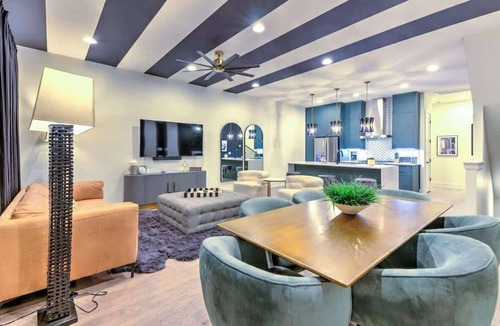 South Nashville House | Spacious 4BR Home! Skyline Views&Rooftop–12 Beds!