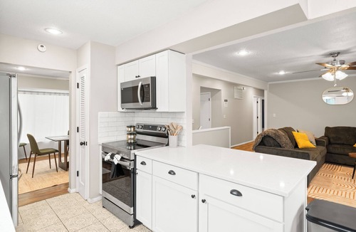 Blue Springs House | Spacious 4BR Home Office+ Fenced Yard Long Stays