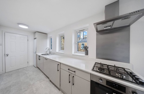 Gravesend Apartment | Spacious 4BR Home w/Private Parking & WiFi