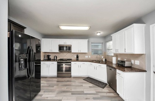 Northside House | Spacious 4BR Home with Game Room