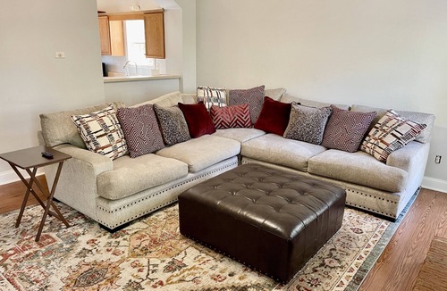 Oak Hill House | Spacious 4br house- 10 mins from the town square
