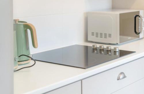 Stanley House | Spacious 4BR House - Sleeps 7 - Free Parking