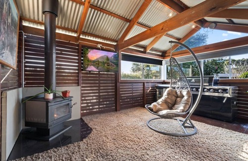 Berwick House | Spacious 4BR House with Cinema, Spa & fireplaces
