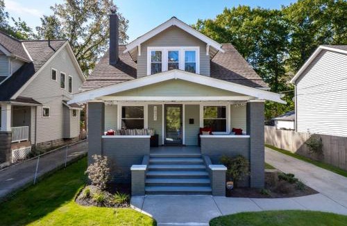 Kamm's Corners House | Spacious 4BR in Kamms Corners Cleveland - Game Room - Sleeps 9