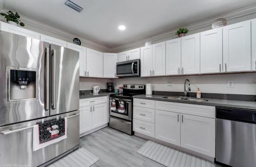 Ives Estates House | Spacious 4BR Miami Townhome with Communal Pool