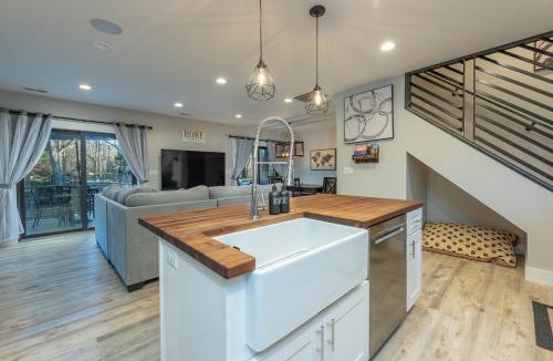 Fairview Apartment | Spacious 4BR Mountain Retreat for 16 in Fairview