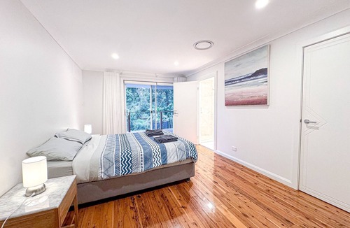 West Ryde Apartment | Spacious 4BR Near Eastwood/Sleeps 9/Free Parking