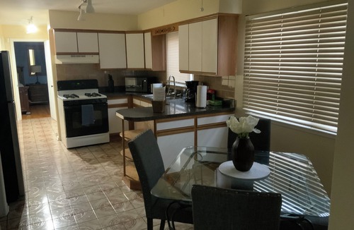 Chicago House | Spacious 4BR Near O’Hare & Rosemont Sleeps 8/2 Kitchens/ Free Parking