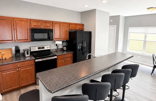 Kennedy King House | Spacious 4BR Near Downtown Indy, Pets Welcome, Central, Free Parking, Family