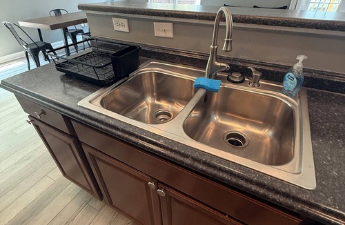 Kennedy King House | Spacious 4BR Near Downtown Indy, Pets Welcome, Central, Free Parking, Family