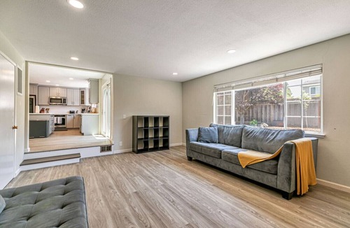 Waverly Park House | Spacious 4BR Quiet Retreat w/Huge Backyard in MV