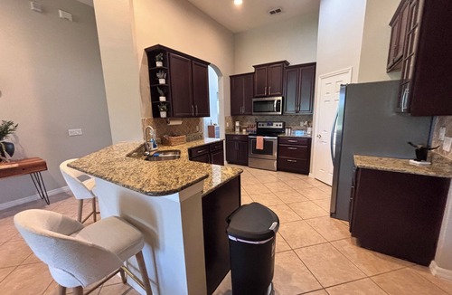 Ocoee House | Spacious 4BR Retreat 2 Master suites near Disney. Perfect for families
