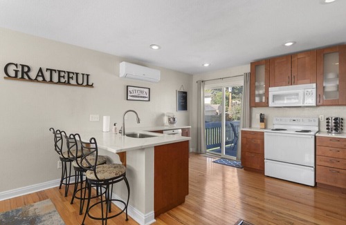 Castlewood House | Spacious 4BR Retreat Sleeps 10 Family-Friendly